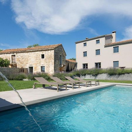 Cozy Home In Tinjan With Outdoor Swimming Pool Exterior foto