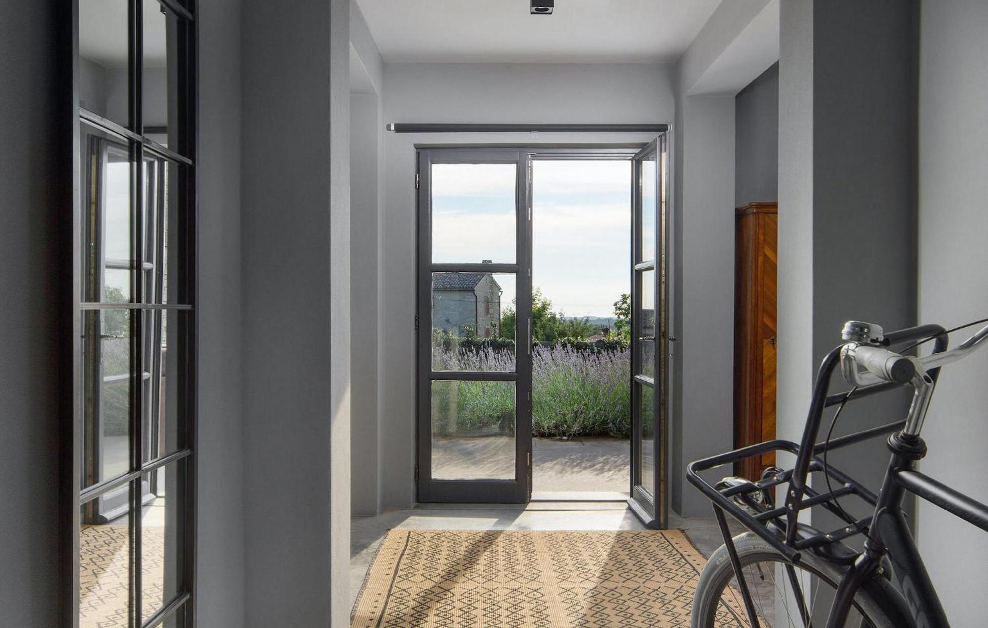 Cozy Home In Tinjan With Outdoor Swimming Pool Exterior foto